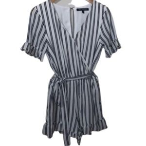one❤️clothig- Dressy Romper like new size S